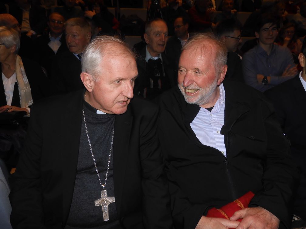 Dr. Jože Možina s Slovenskim razkolom draži komunističnega bika