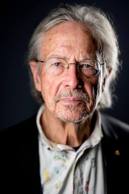 Peter Handke v Sloveniji z Nobelovo nagrado ni dočakal čestitk, ampak le Žalost onkraj sanj