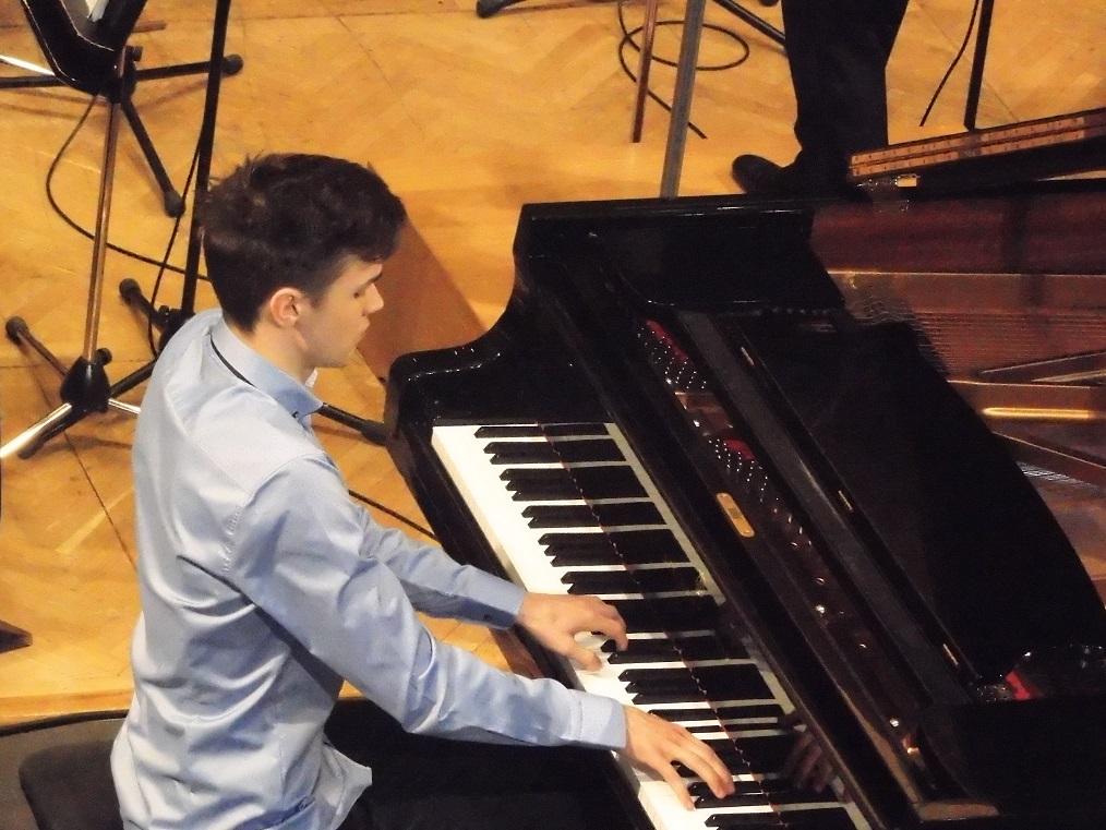 Praznični zaključek Mladih virtuozov s Simfoničnim orkestrom KGBL in solistoma