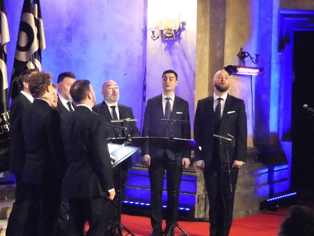 Slovenski oktet v Križevniški cerkvi znova navdušil