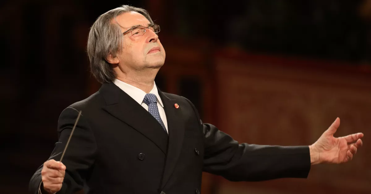 Riccardo Muti v svoji avtobiografiji Najprej glasba, potem besede