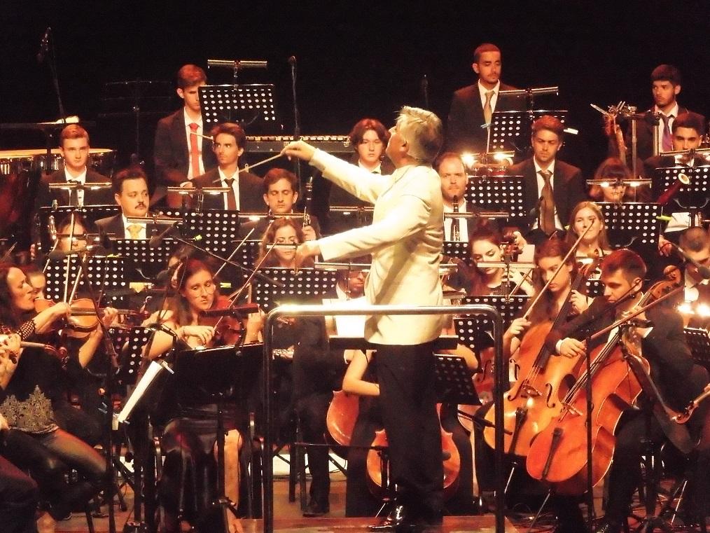 Mahlerjeva Peta simfonija ob izdatnem ozvočenju v Križankah