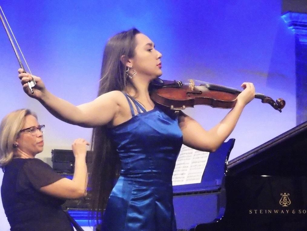 Dve odlični srbski violinistki na Mladih virtuozih