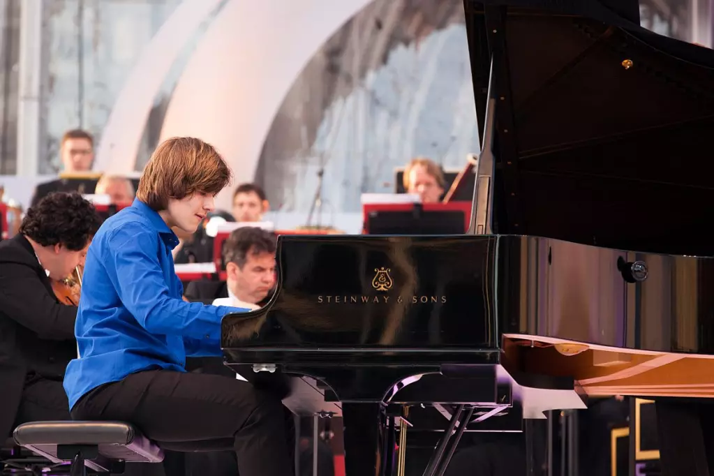 Kateri pianist bo v Ljubljani prejel nagrado 30 tisoč evrov ?
