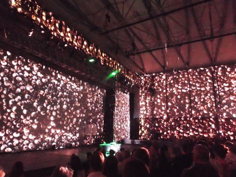 Človeštvo je ena tolpa smrtnikov v blatu