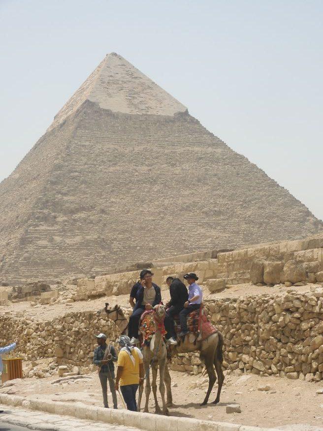 So egipčanske piramide le še za turistično nadlegovanje tujcev ?