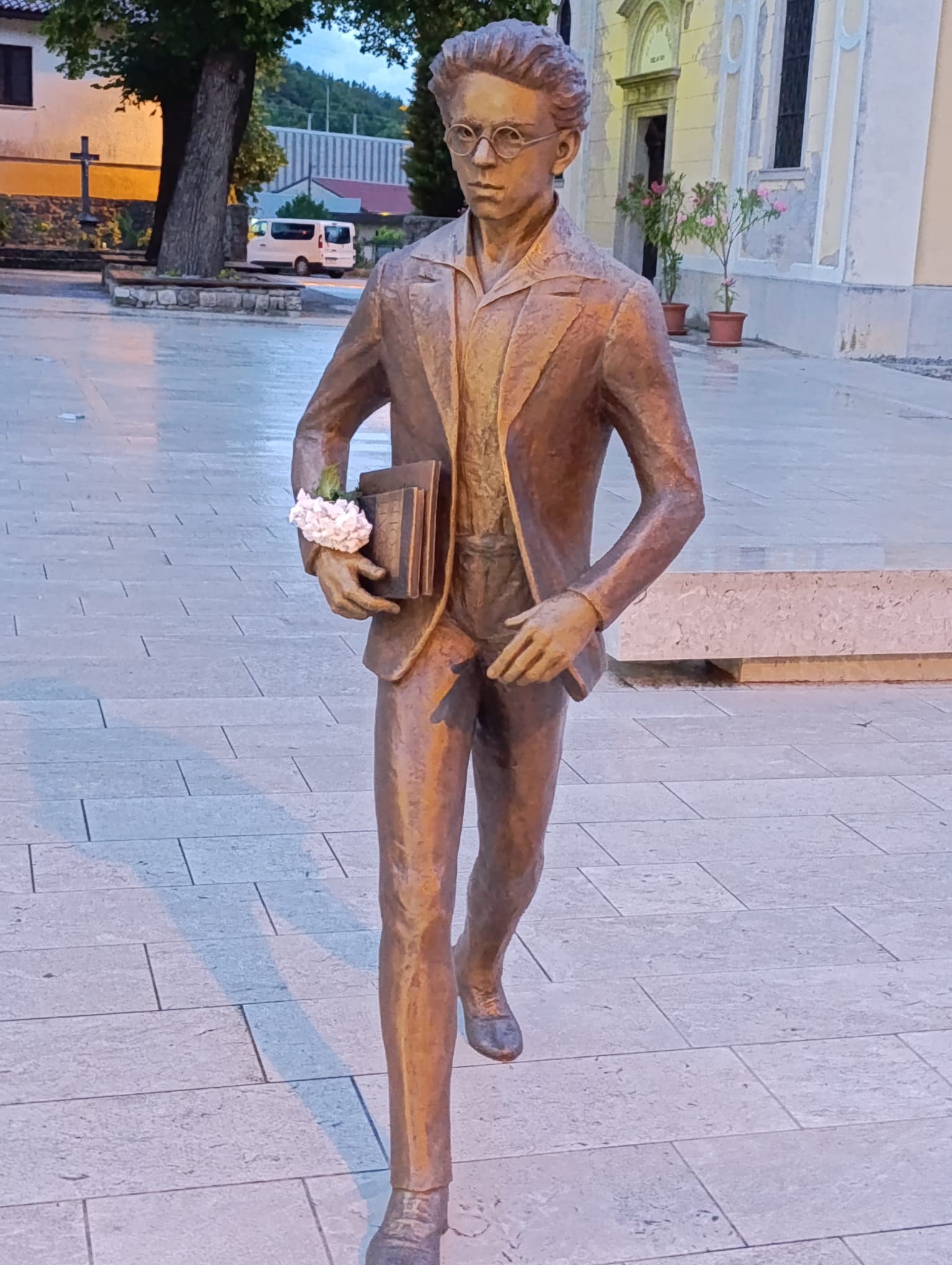 V Sežani nov celopostavni spomenik Srečka Kosovela