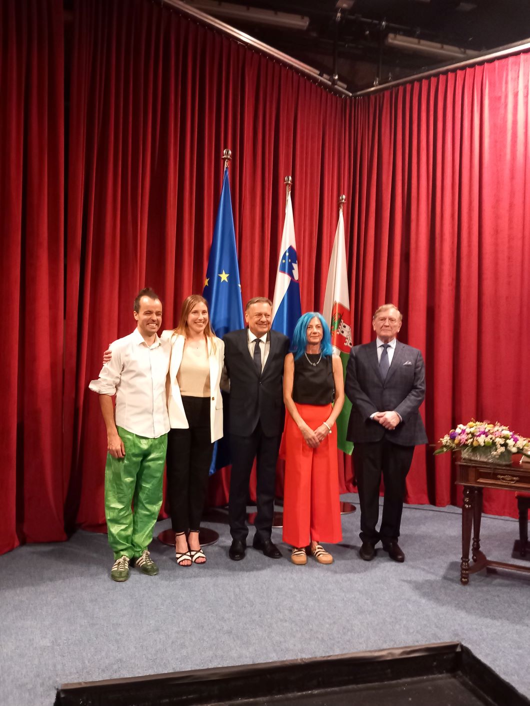 Župančičeva nagrada za življenjsko delo dirigentu Urošu Lajovicu