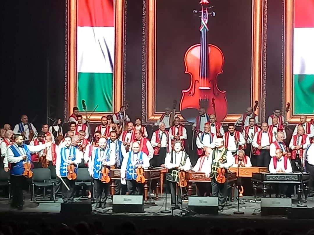Budimpeški romski simfonični orkester v Križankah navdušil