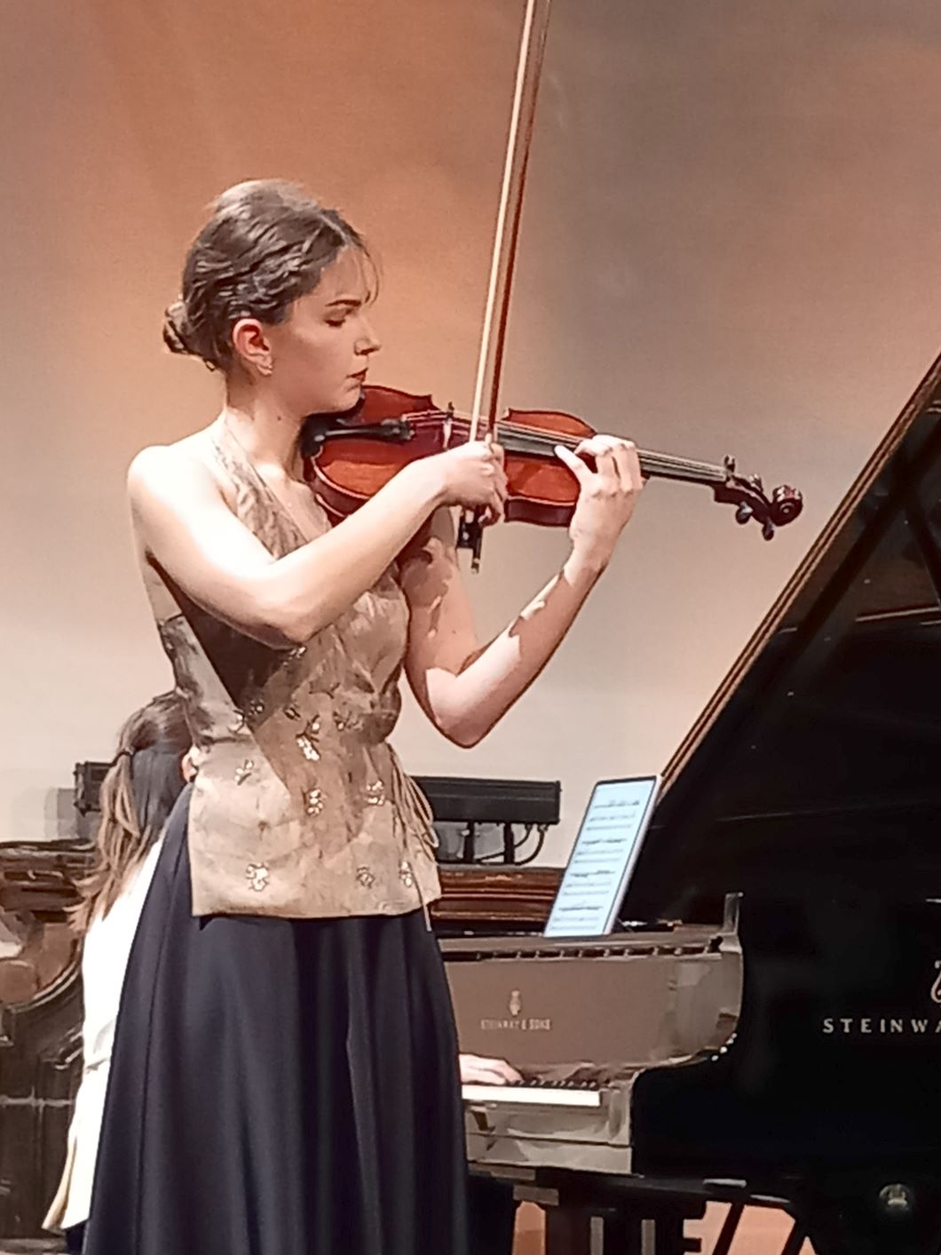 Violinistka Hana Kravcova in pianist Andrej Ilienko