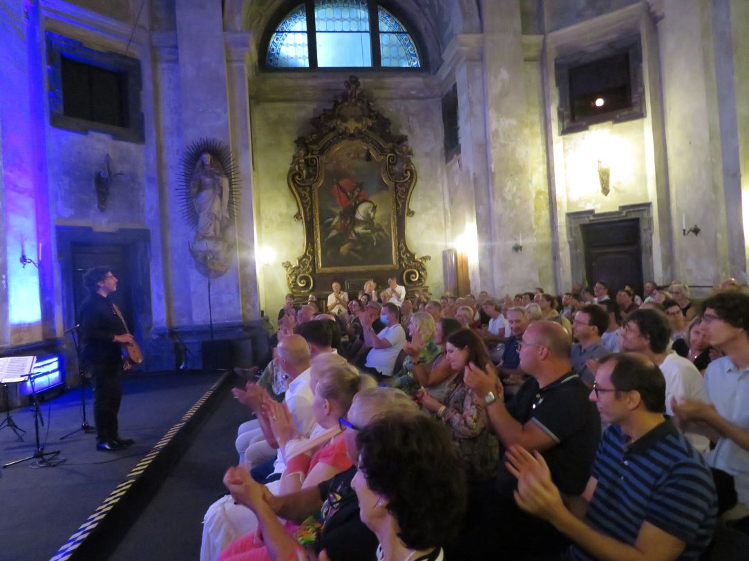 Avi Avital z mandolino navdušil na 74. Ljubljana Festivalu