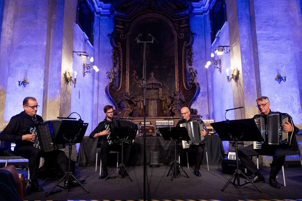 Štirje harmonikarji navdušili v Križevniški cerkvi