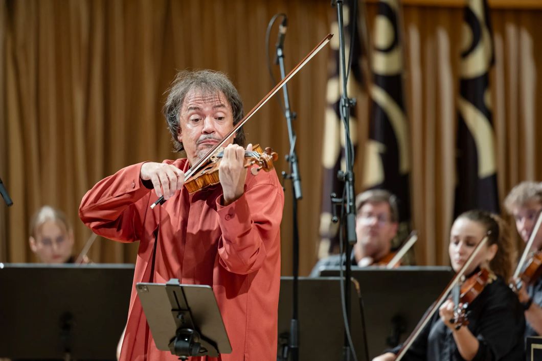 Na koncertu violinista Sergeja Krilova Šnitke in Bosso boljša od Bacha